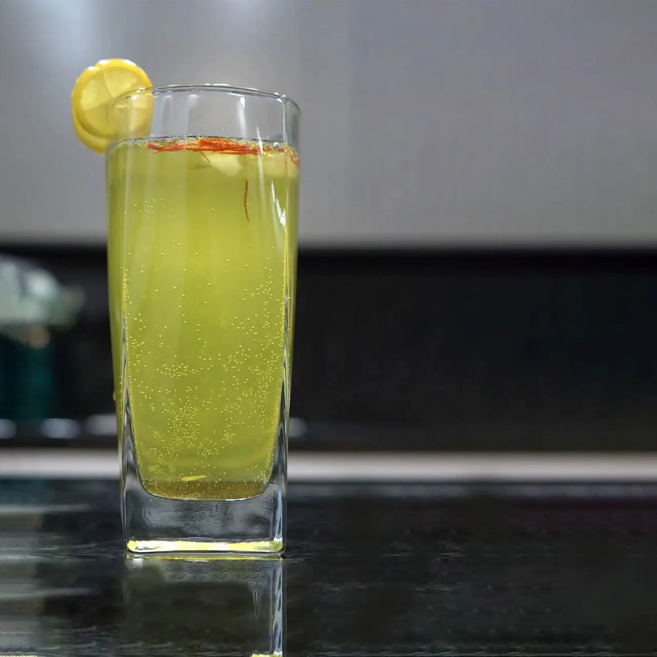 Make Saffron Lemonade: A Simple Recipe for Luxury & Health